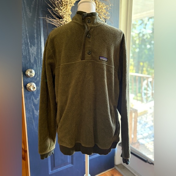 Patagonia Forest Green Fleece Jacket size Large w/ Three Button Closure. - Picture 3 of 13